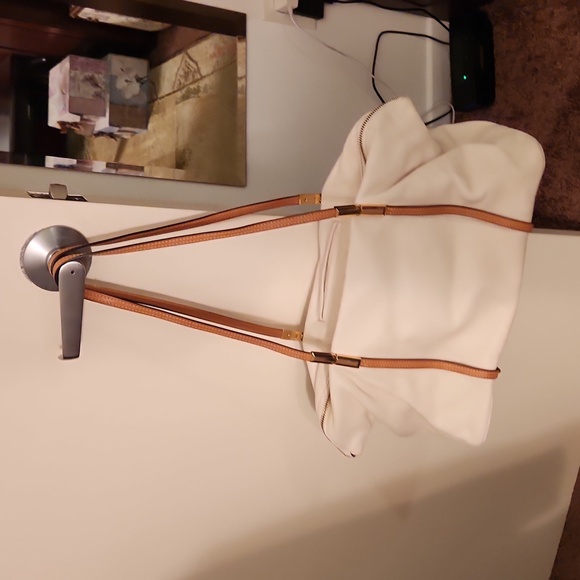 Handbag - Picture 3 of 9